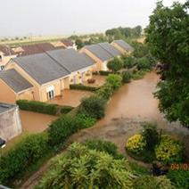 Photo prise lors d'un ruissèlement dans la ville de Le Haye Malherbe, en juillet 2014.